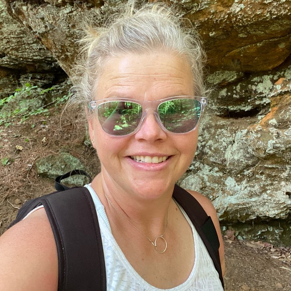 Meet your Posher, Patty - Picture 4 of 7